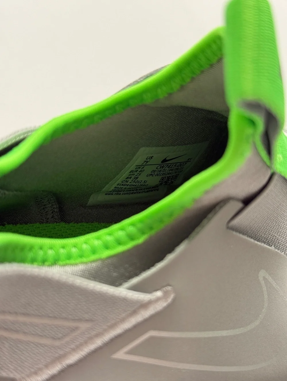 Nike Slip-On Flex Runners Sneakers Gray Green Athletic Casual - Boys 7Y